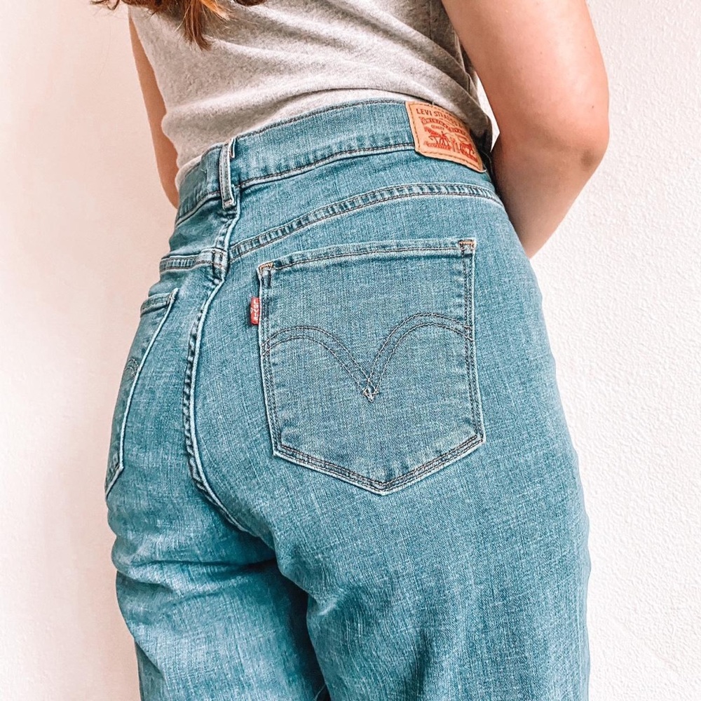 Preloved bootcut Levi jeans 🧵